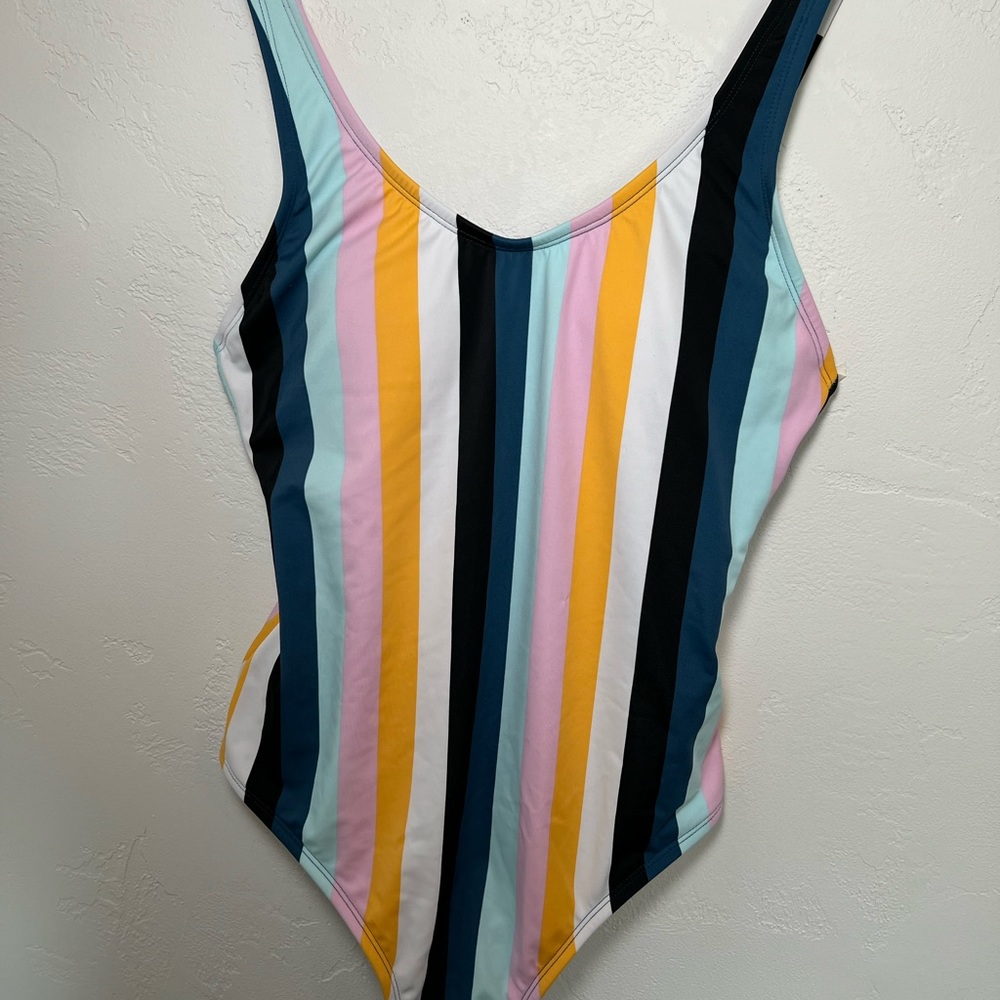 One piece swimsuit SIZE M